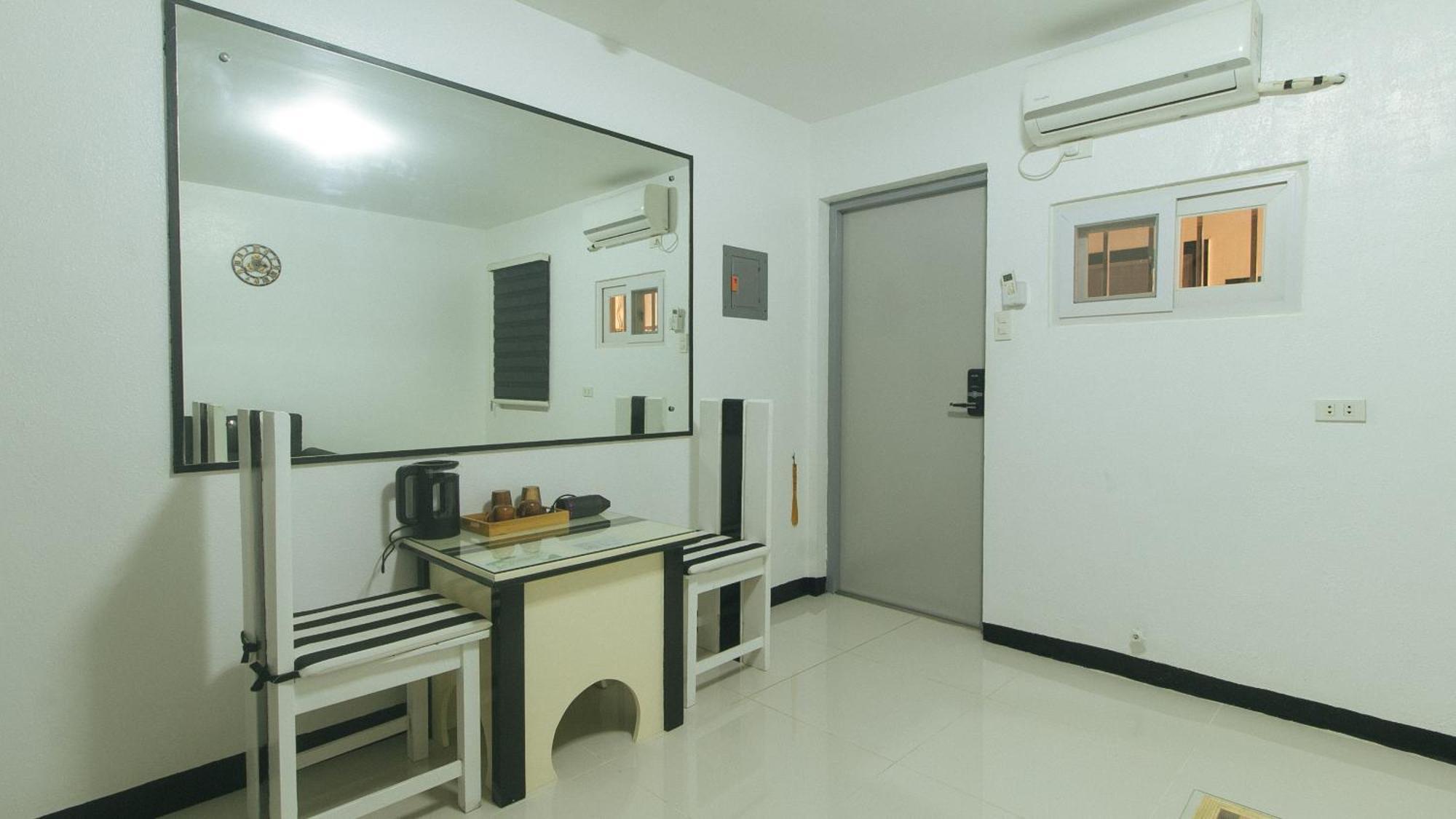 Lavita By Reddoorz Angeles Bagian luar foto