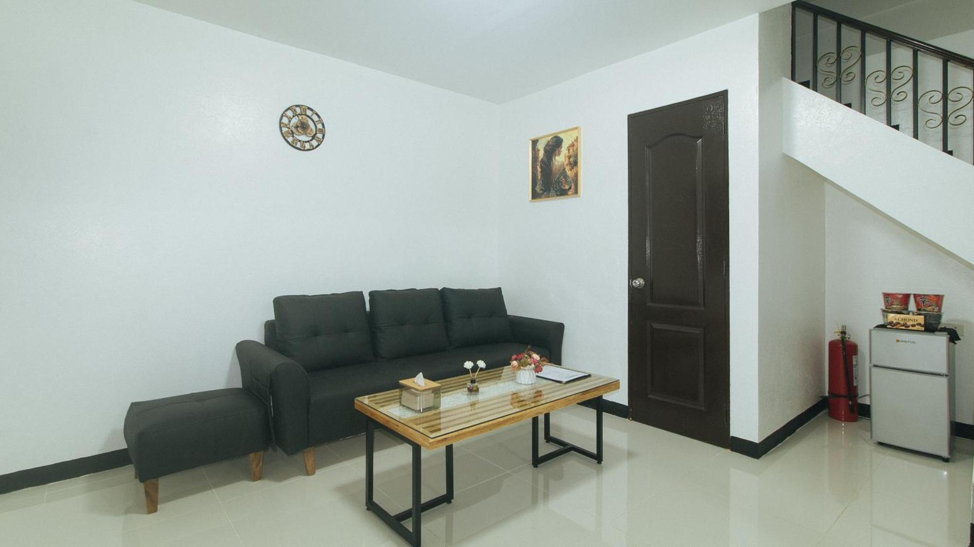 Lavita By Reddoorz Angeles Bagian luar foto